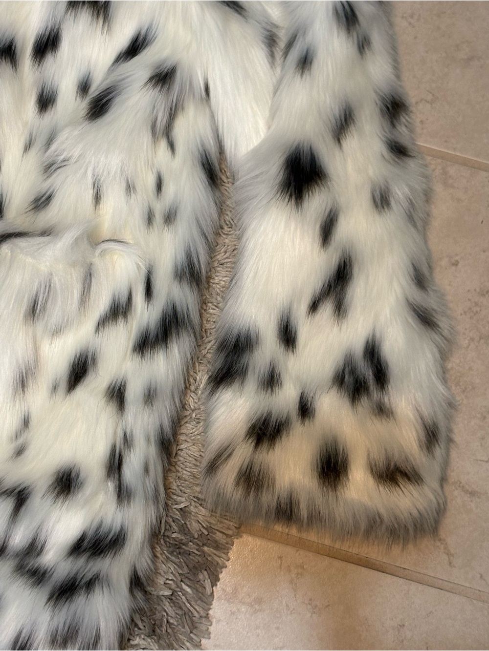 ASOS Brand New With Tags Snow Leopard/Dalmatian Fluffy Faux Fur Jacket Size 6 - Picture 5 of 11